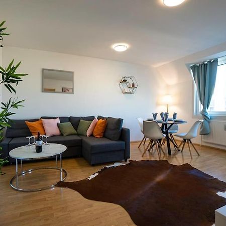 Stylish 2 Floor Penthouse • 15 Min To City Center 비엔나 외부 사진