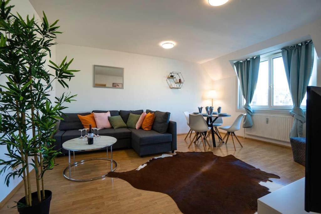 Stylish 2 Floor Penthouse • 15 Min To City Center 비엔나 외부 사진