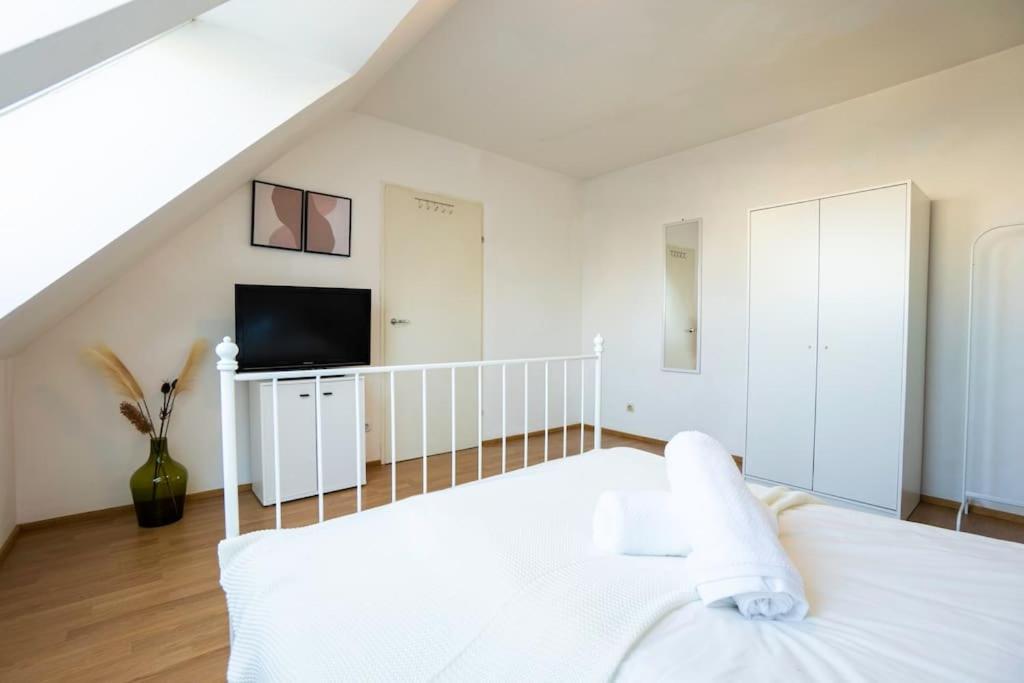 Stylish 2 Floor Penthouse • 15 Min To City Center 비엔나 외부 사진