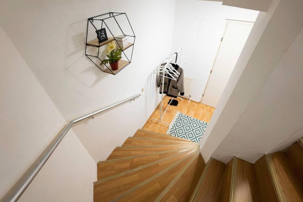 Stylish 2 Floor Penthouse • 15 Min To City Center 비엔나 외부 사진