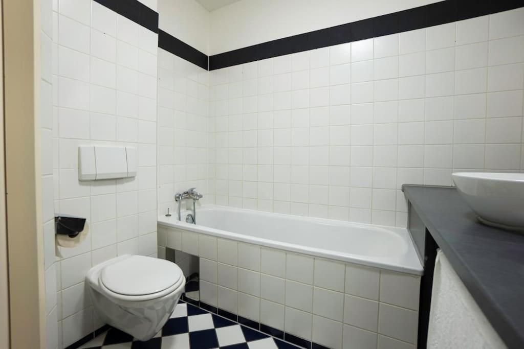 Stylish 2 Floor Penthouse • 15 Min To City Center 비엔나 외부 사진