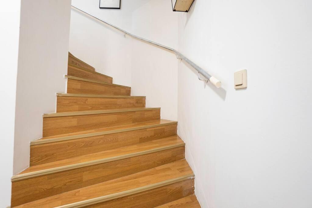 Stylish 2 Floor Penthouse • 15 Min To City Center 비엔나 외부 사진